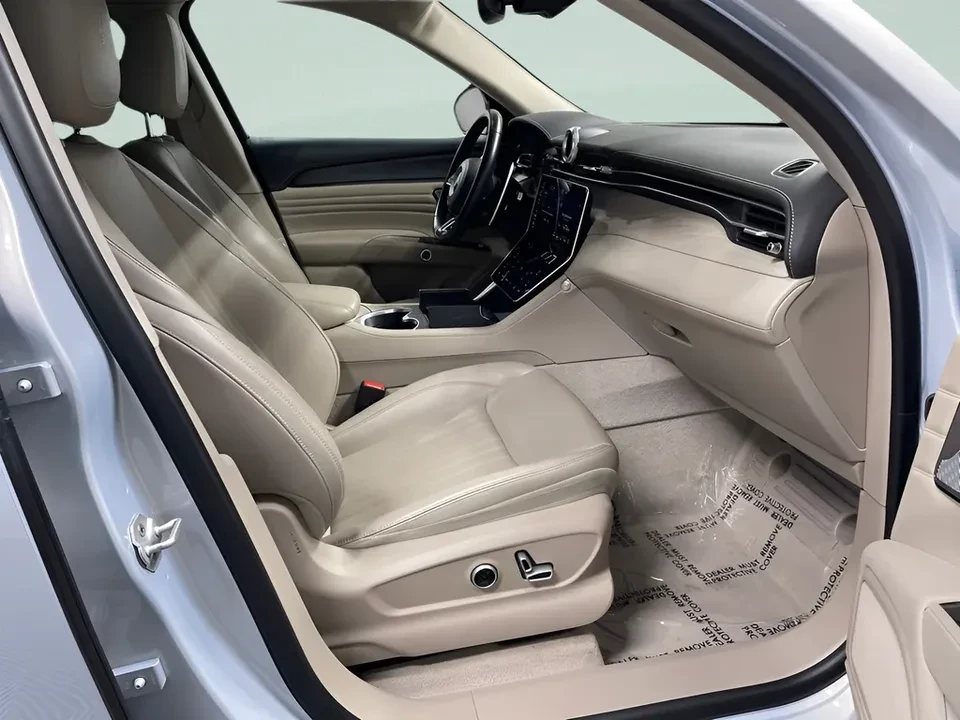 2023 Maserati Grecale - Image 14 of 17