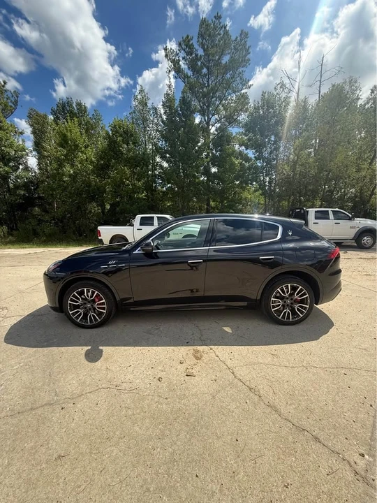 2023 Maserati Grecale - Image 2 of 10