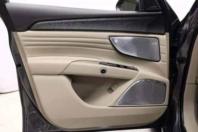 2023 Maserati Grecale - Image 9 of 12