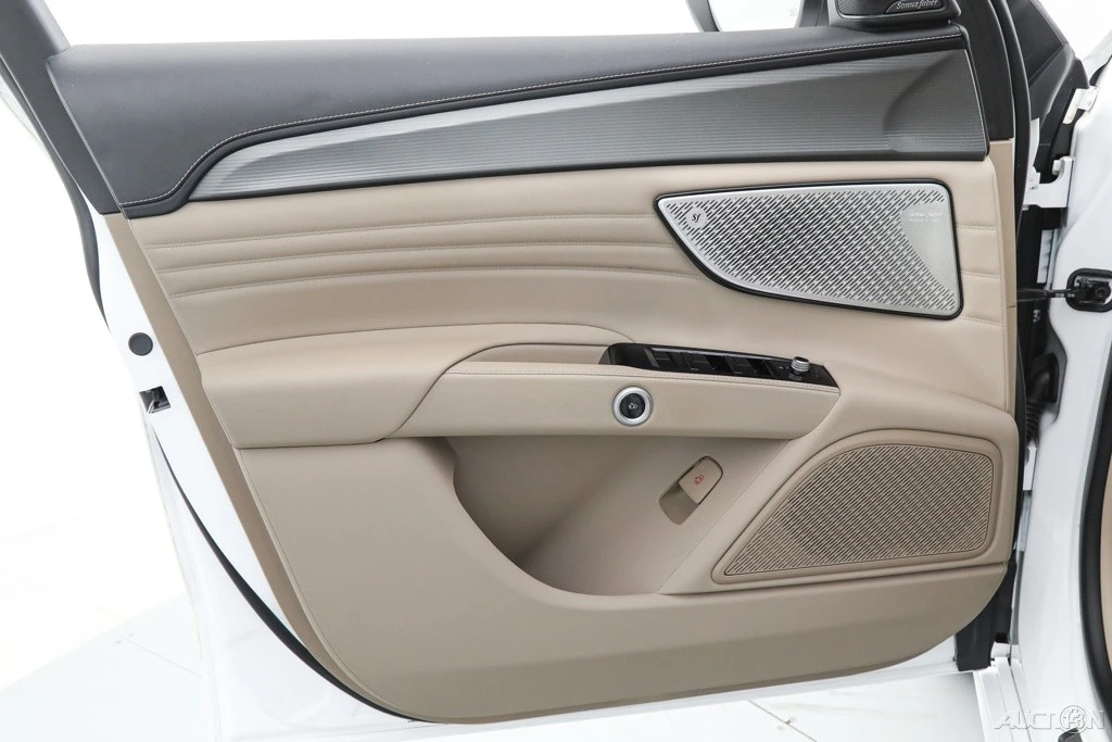 2023 Maserati Grecale - Image 14 of 21