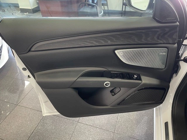 2023 Maserati Grecale - Image 24 of 31