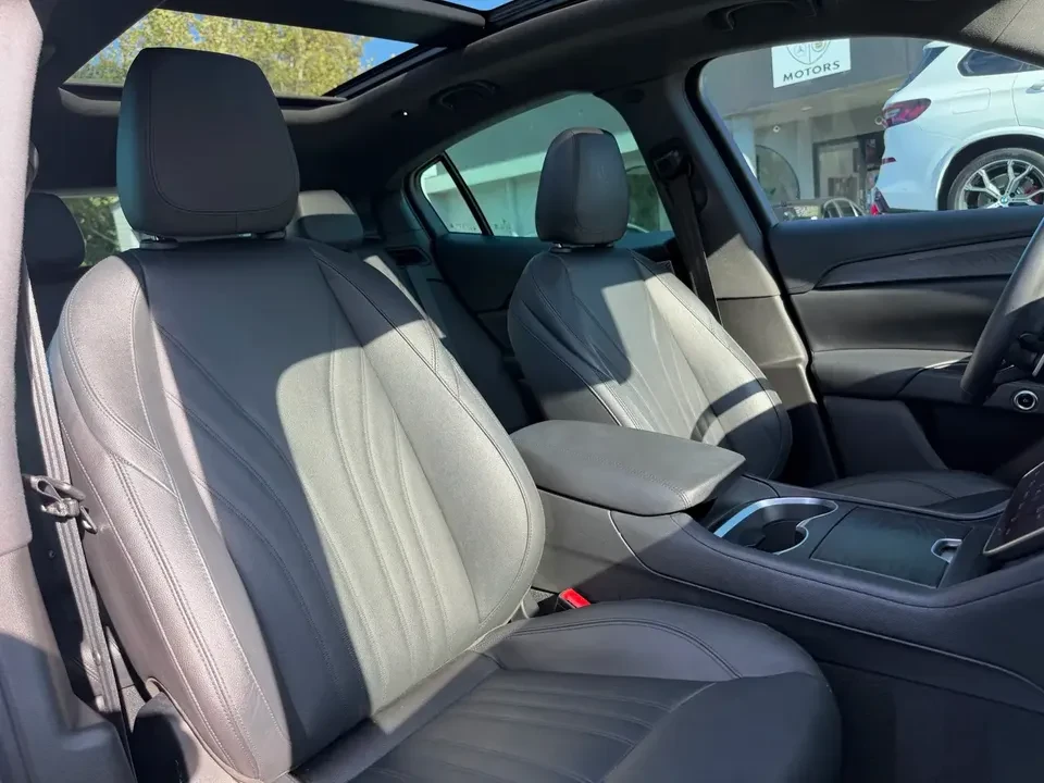 2023 Maserati Grecale - Image 10 of 15