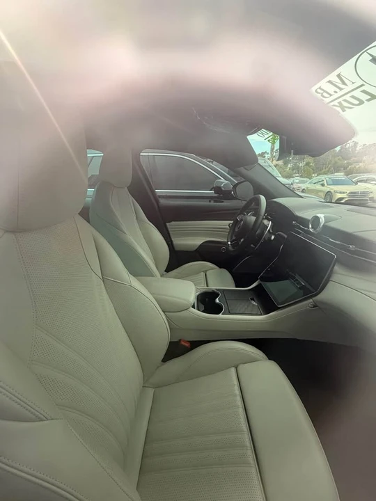 2023 Maserati Grecale - Image 3 of 3
