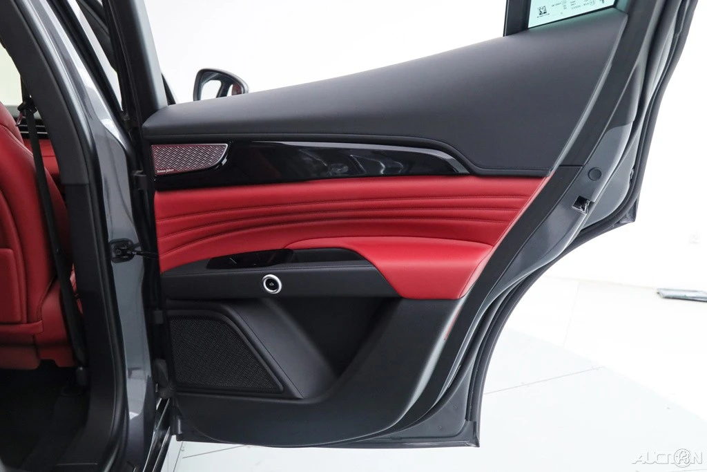 2023 Maserati Grecale - Image 15 of 21