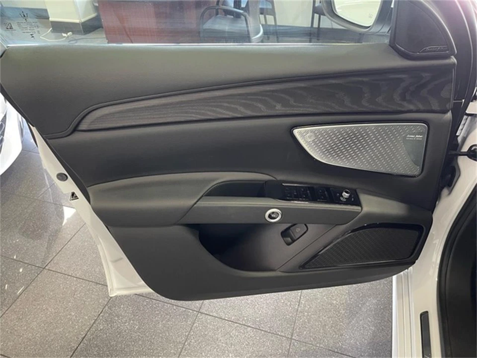 2023 Maserati Grecale - Image 24 of 31