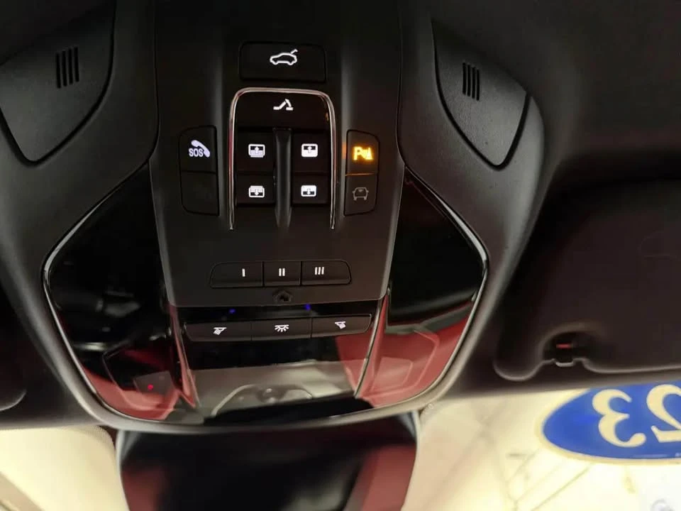 2023 Maserati Levante - Image 18 of 20