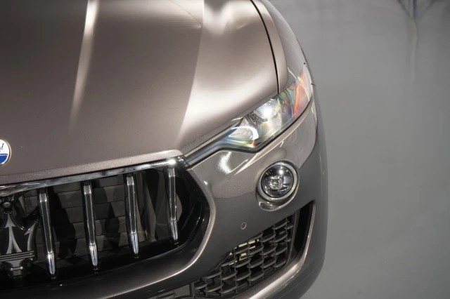 2023 Maserati Levante - Image 7 of 31