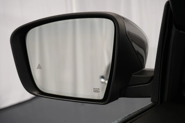2023 Maserati Levante - Image 26 of 31