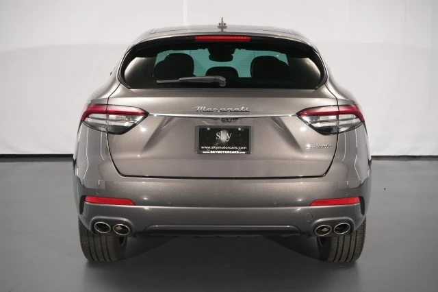 2023 Maserati Levante - Image 16 of 31