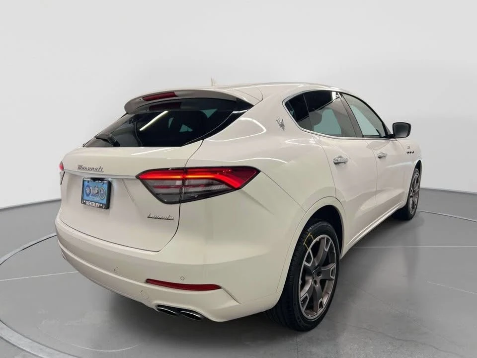 2023 Maserati Levante Modena - Image 5 of 20