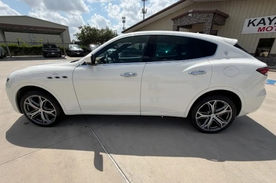 2023 Maserati Levante Modena - Image 3 of 12