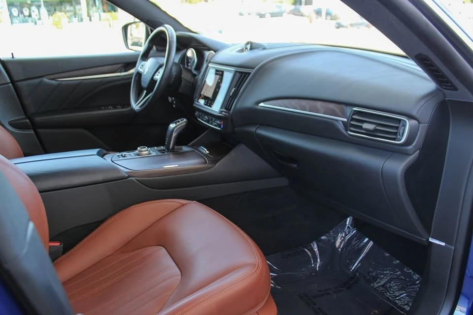2023 Maserati Levante - Image 17 of 20