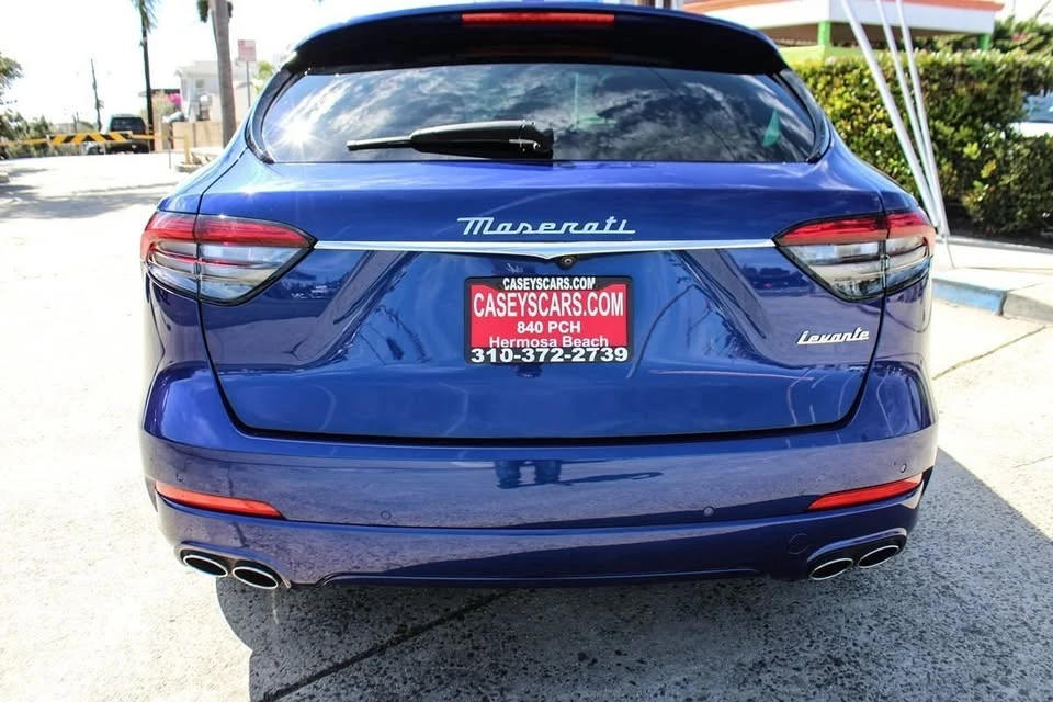 2023 Maserati Levante - Image 4 of 20