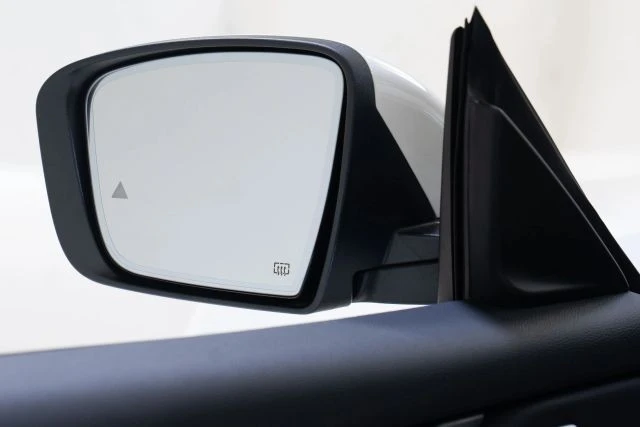 2023 Maserati Levante - Image 15 of 21