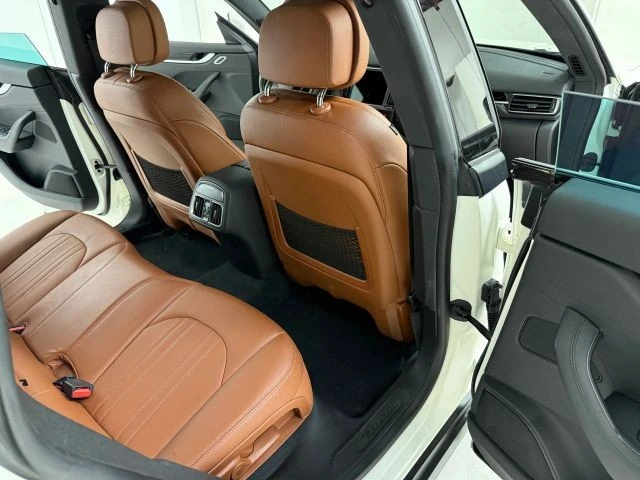 2023 Maserati Levante - Image 18 of 21