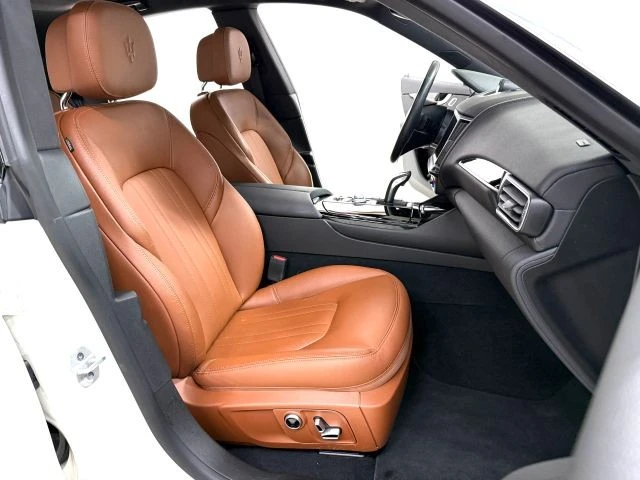 2023 Maserati Levante - Image 17 of 21