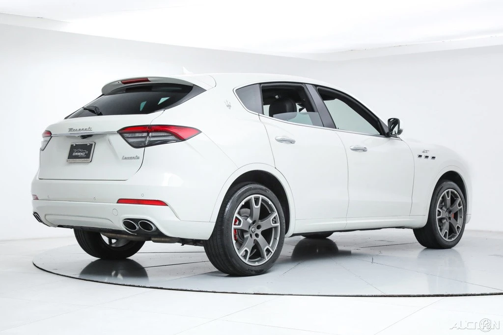 2023 Maserati Levante - Image 5 of 21