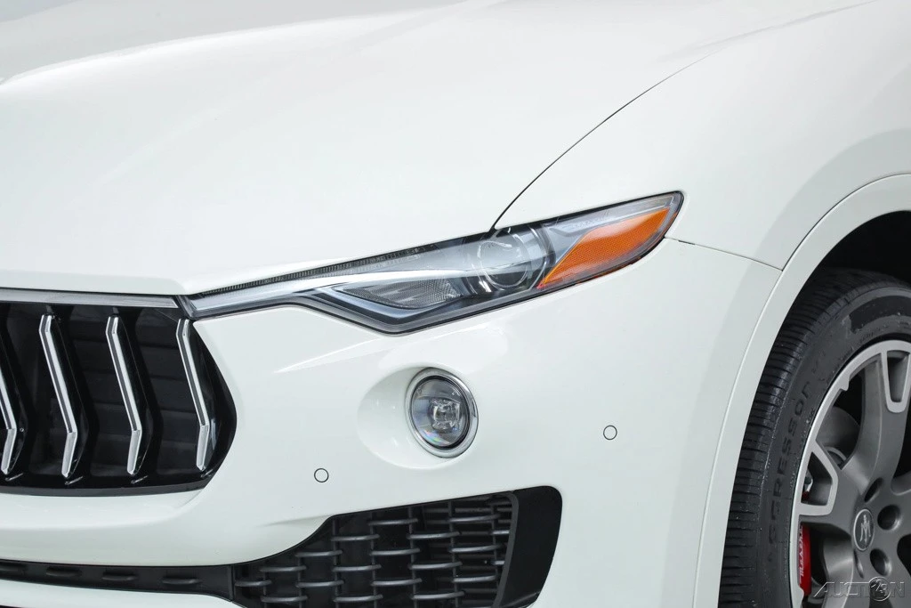 2023 Maserati Levante - Image 9 of 21