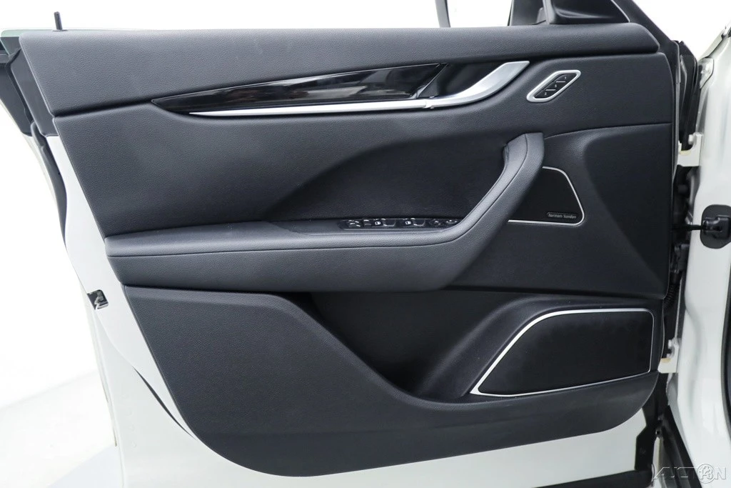 2023 Maserati Levante - Image 16 of 21
