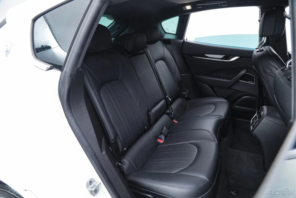 2023 Maserati Levante - Image 15 of 21