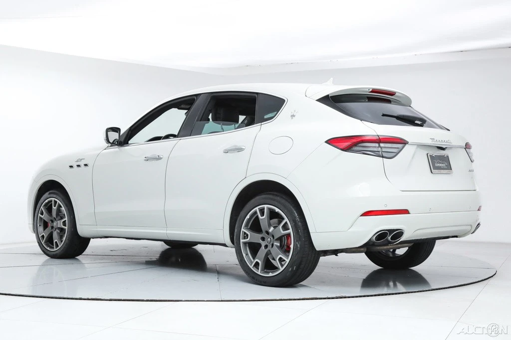 2023 Maserati Levante - Image 3 of 21