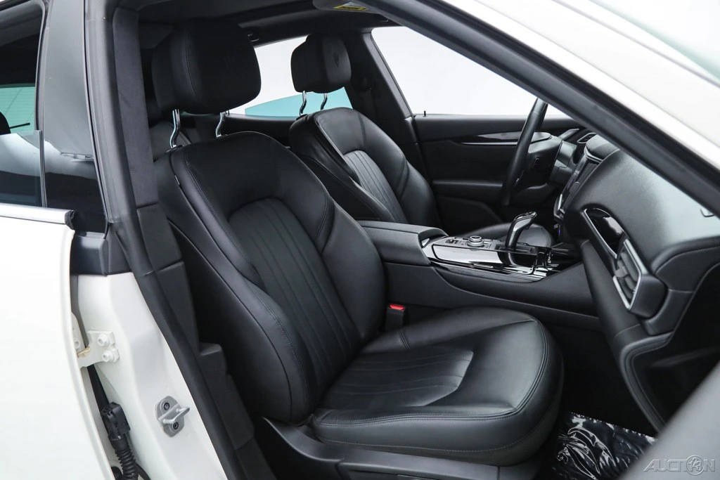 2023 Maserati Levante - Image 12 of 21