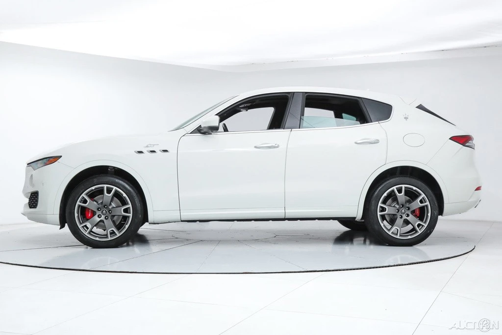 2023 Maserati Levante - Image 2 of 21