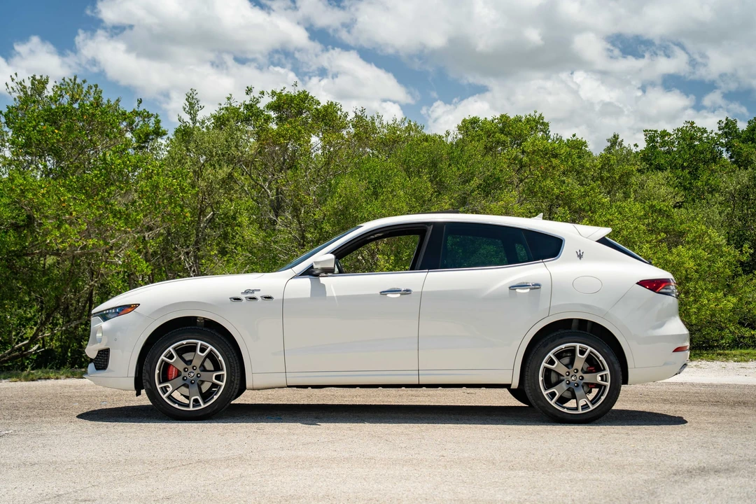 2023 Maserati Levante Modena - Image 12 of 31