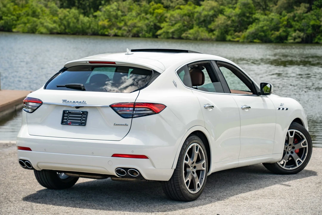 2023 Maserati Levante Modena - Image 15 of 31