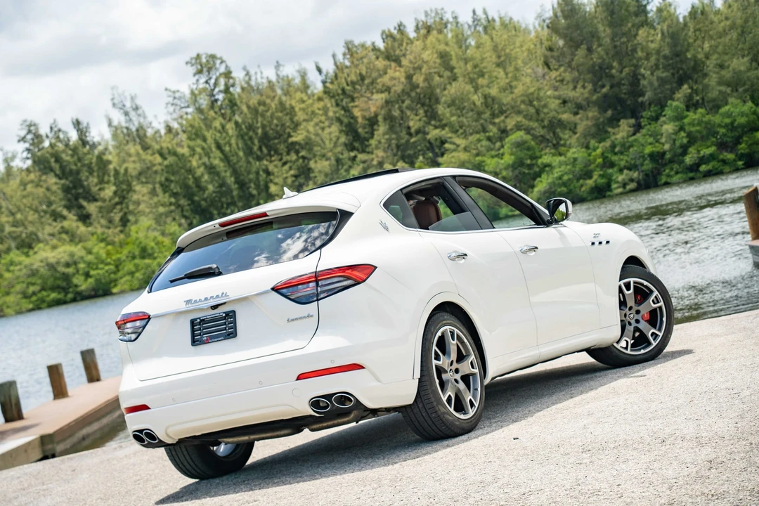 2023 Maserati Levante Modena - Image 16 of 31