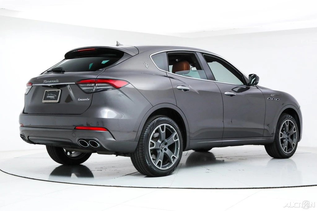 2023 Maserati Levante - Image 5 of 21