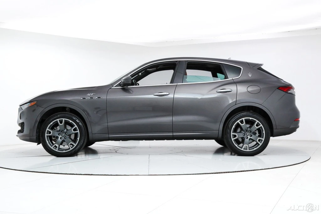 2023 Maserati Levante - Image 2 of 21