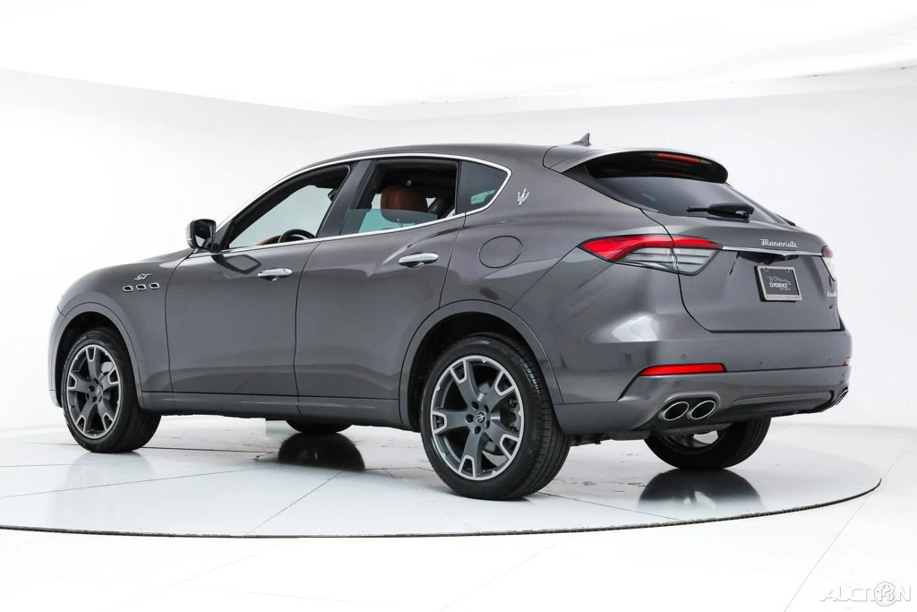 2023 Maserati Levante - Image 3 of 21