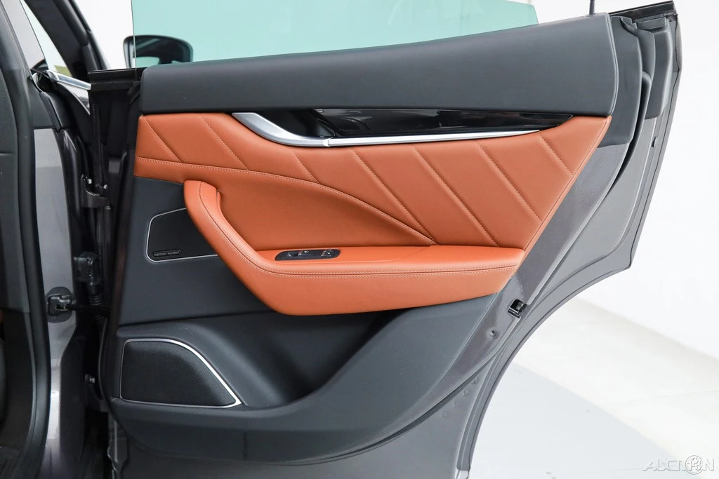 2023 Maserati Levante - Image 13 of 21