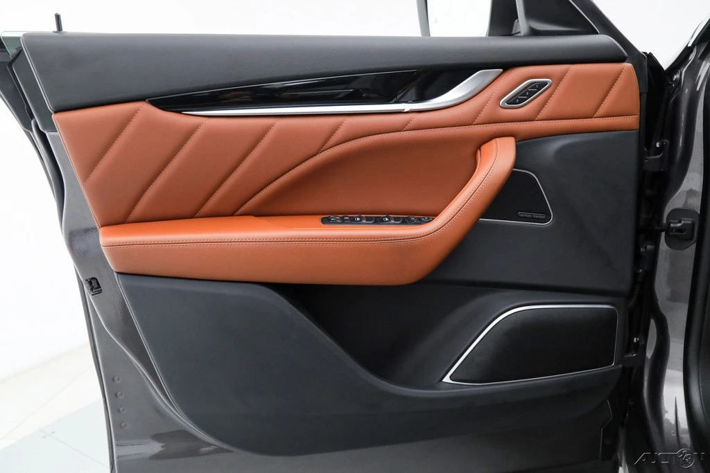 2023 Maserati Levante - Image 15 of 21