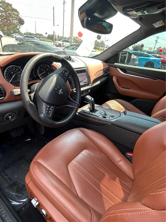 2023 Maserati Levante GTS - Image 10 of 12