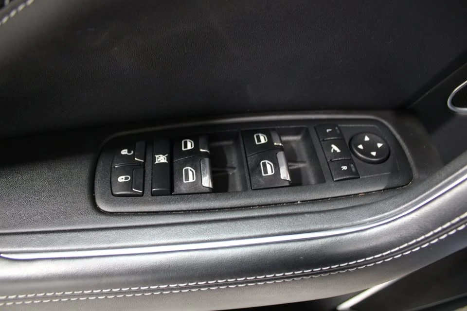 2023 Maserati Levante Modena - Image 7 of 20