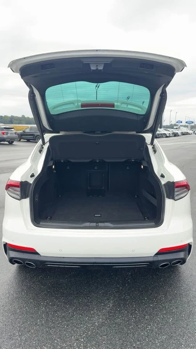2023 Maserati Levante Modena - Image 6 of 11