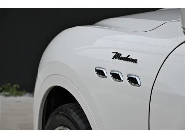 2023 Maserati Levante Modena - Image 11 of 21