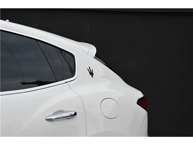 2023 Maserati Levante Modena - Image 9 of 21