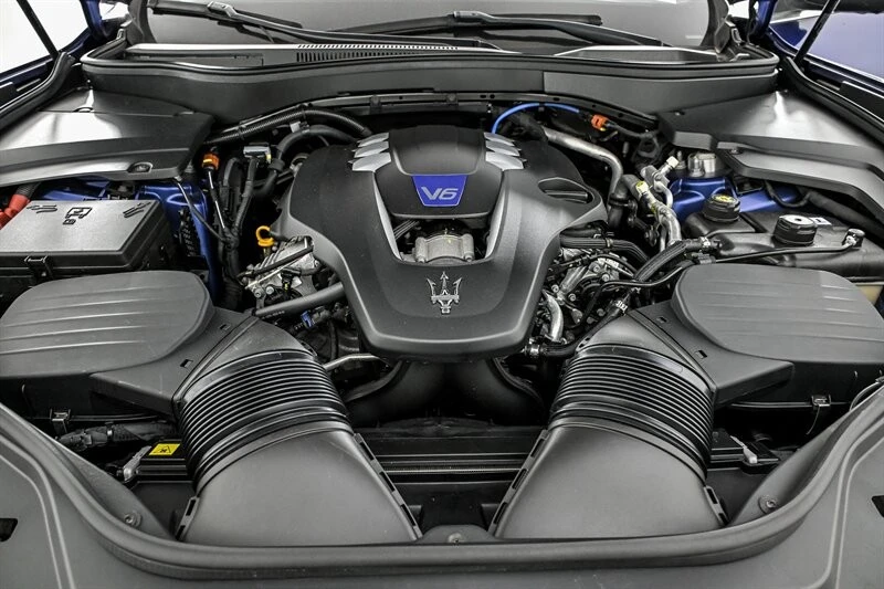 2023 Maserati Levante Modena - Image 12 of 31