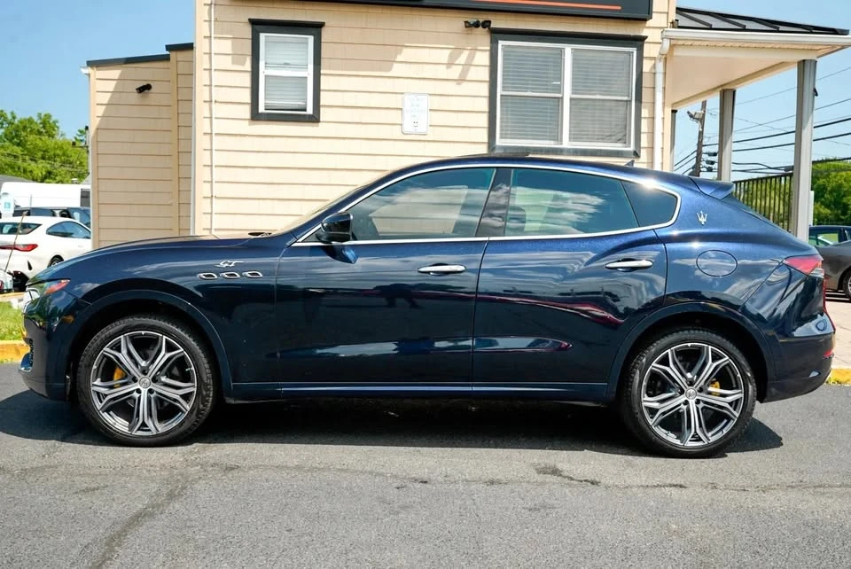 2023 Maserati Levante - Image 8 of 20