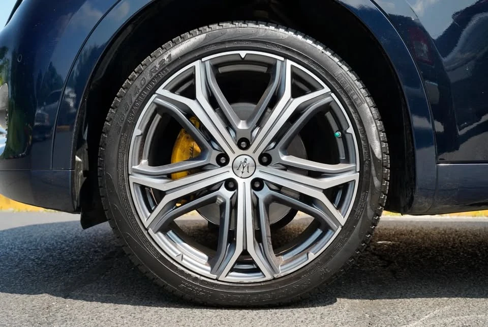2023 Maserati Levante - Image 16 of 20