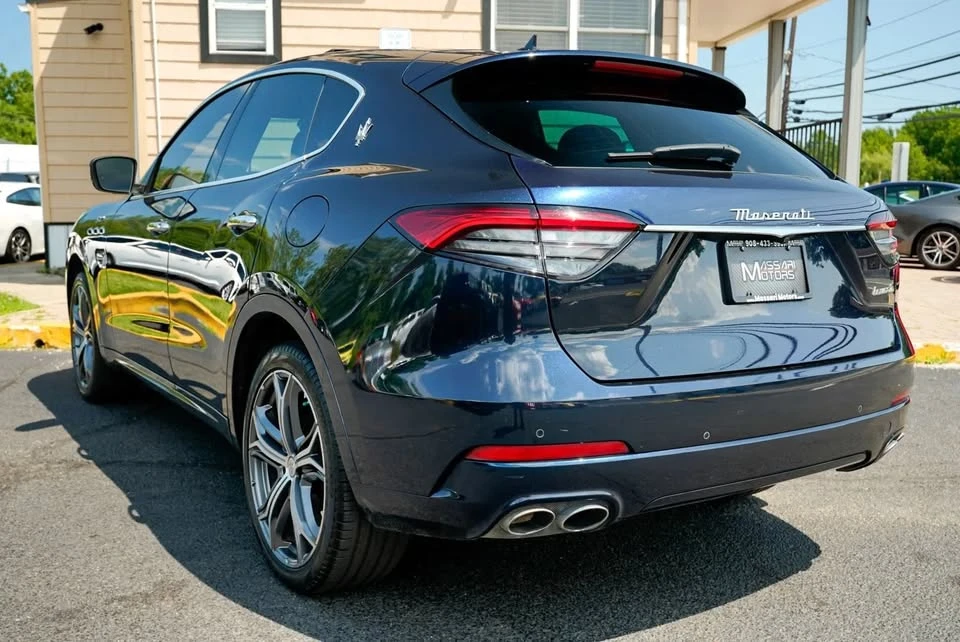 2023 Maserati Levante - Image 7 of 20