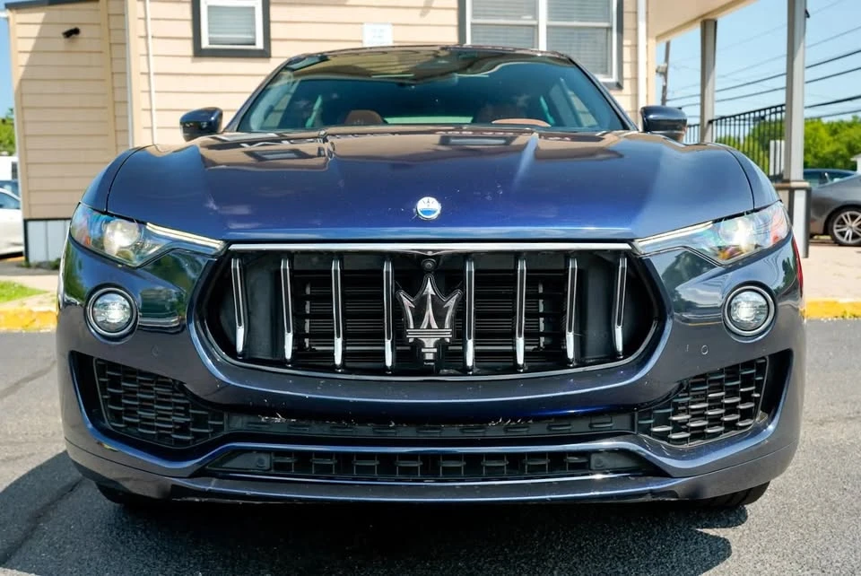 2023 Maserati Levante - Image 2 of 20