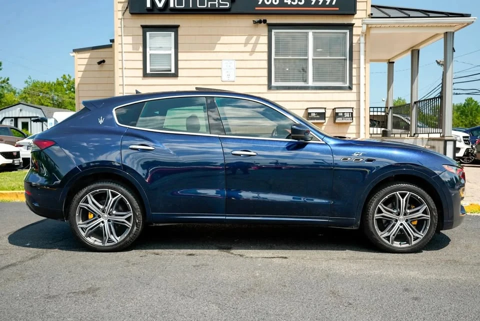 2023 Maserati Levante - Image 4 of 20