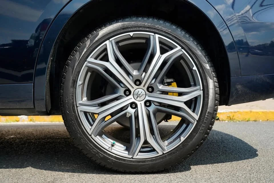 2023 Maserati Levante - Image 17 of 20
