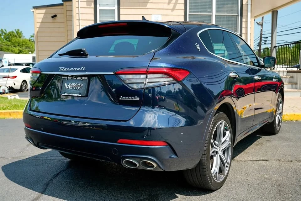 2023 Maserati Levante - Image 5 of 20