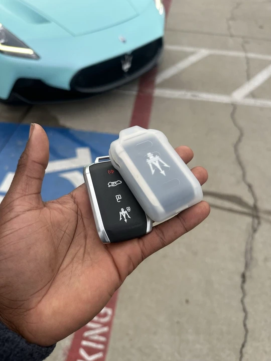 2023 Maserati MC20 - Image 8 of 8