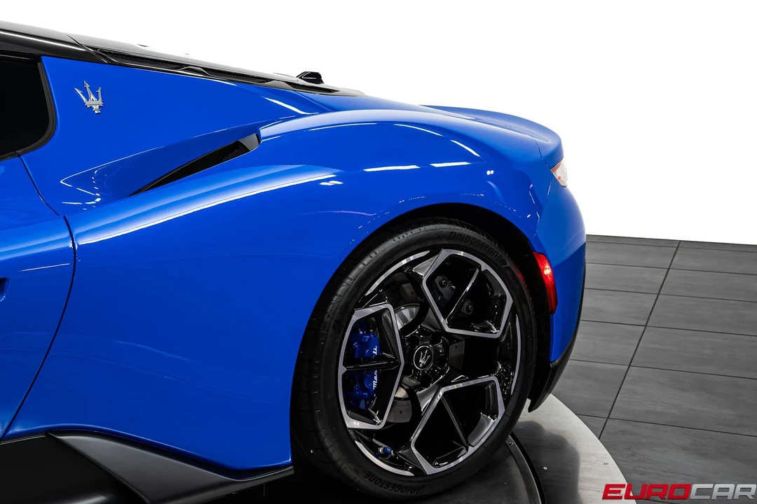 2023 Maserati MC20 - Image 17 of 31